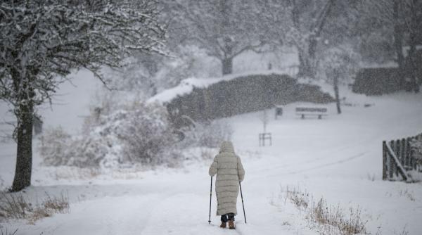 harti noi alerte de vreme rea anm a emis 8 coduri portocalii si galbene de ninsori viscol si vant va ploua in toata tara
