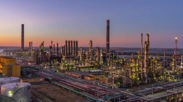 rafinariile petromidia si vega se vor inchide 20 de zile pentru revizia tehnologica