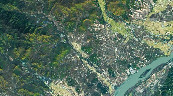 un satelit a surprins pe pamant ramasitele celui mai tanar crater de impact din lume abia fusese descoperit intr o padure din china