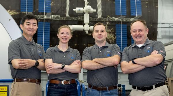 astronautul care a trebuit sa fie evacuat de pe iss si a dezvaluit identitatea si a declarat ca se simte foarte bine