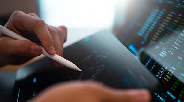 cheltuielile guvernamentale au dus datoria mondiala la un nivel record de 348 000 de miliarde de dolari in 2025