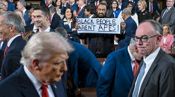 Trump s-a certat cu democrații în timpul discursului SOTU. Un congresman democrat a fost dat afară din sală