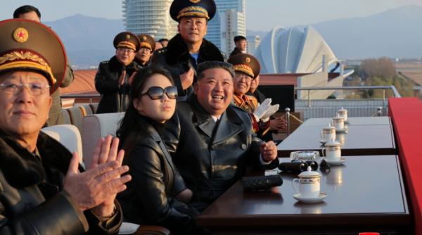 kim jong un a facut o pe fiica lui de 13 ani sefa programului de rachete nucleare primeste rapoarte de la generali si da ordine