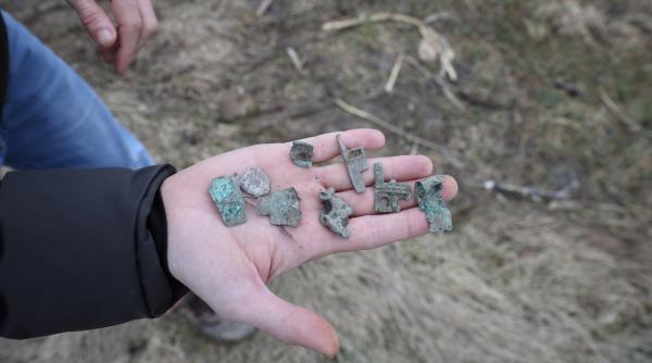 Situri arheologice din România, unele în patrimoniul UNESCO, sunt asaltate de „braconieri detectoriști”: Fură „comori” și aruncă restul
