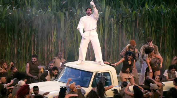 Bad Bunny ar fi închiriat cel mai mare avion de pasageri din lume pentru a zbura în Australia. Suma incredibilă pe care ar fi plătit-o