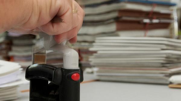 haos dimineata la notariate din cauza ordonantei care a intrat in vigoare la 23 00 si cumparatorii trebuie sa arate ca n au datorii