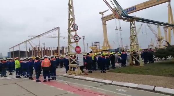 protest spontan la santierul naval mangalia angajatii nu si au primit salariile de doua luni