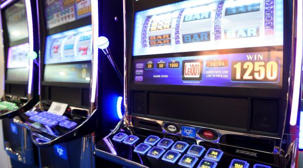 tot mai multi primari anunta interzicerea pacanelelor in orase sunt o sursa de atragere a lumii interlope