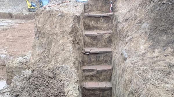 zeci de morminte din perioada romana cu bijuterii si monede au fost descoperite in zona spitalului de boli infectioase constanta