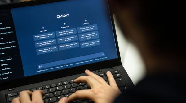 Avertismentul unei foste angajate ChatGPT: „OpenAI deține cea mai detaliată arhivă a gândirii private umane”