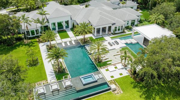 Cea mai scumpă locuință care se vinde în Florida. Cum arată conacul de lux care are un muzeu cu genți Louis Vuitton