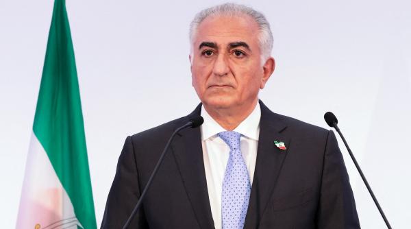 Fostul șah al Iranului îndeamnă oamenii să iasă în stradă: Forțele de securitate să se alăture, altfel se vor prăbuși cu Khamenei