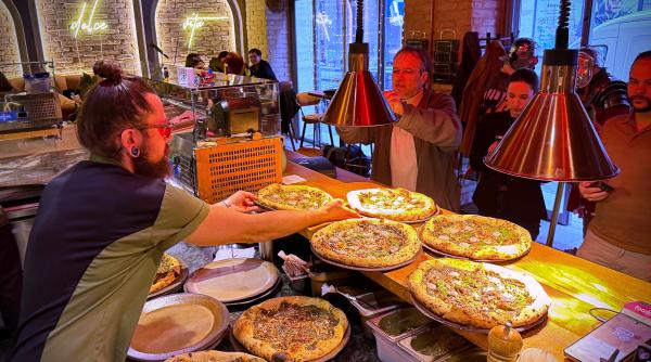 Pizza aşa cum se făcea în Imperiul Roman, înainte să existe cuvântul „pizza”. Se poate mânca în Budapesta
