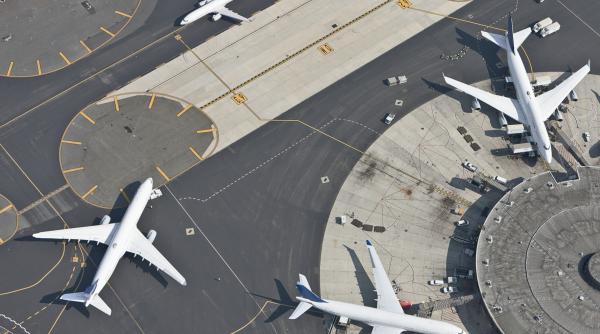 Cursele speciale Tarom pentru românii blocați în Orientul Mijlociu, amânate. Alte 35 zboruri aeriene au fost anulate luni