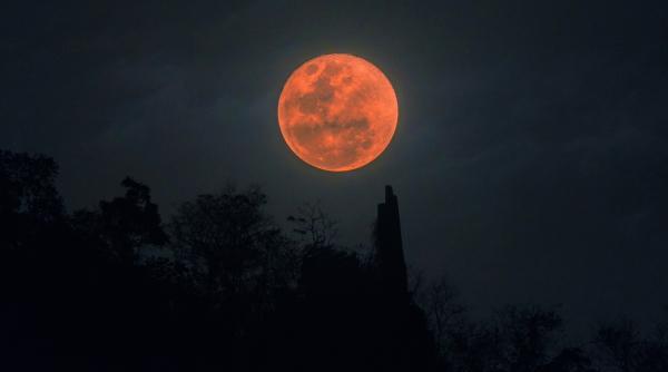 „Luna Sângerie” revine pe 3 martie 2026. Unde va fi vizibilă eclipsa totală