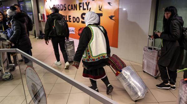 318 cetateni romani pelerini si turisti au fost adusi in tara cu zboruri speciale operate de tarom