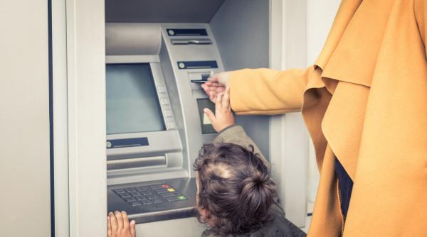 alocatiile si indemnizatiile pentru parintii aflati in concediu de crestere a copilului vor fi platite mai devreme in luna martie