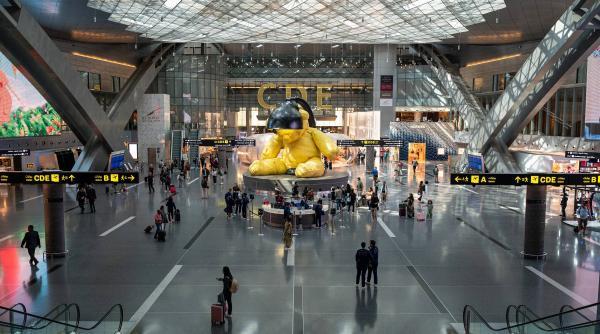 Qatar Airways suspendă zborurile până în 10 martie, Wizz Air până în 7 martie, Fly Dubai zboară doar spre Rusia 