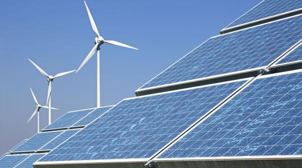 România, în fața testului tranziției energetice. Provocările din spatele țintei de 38% energie eoliană și fotovoltaică