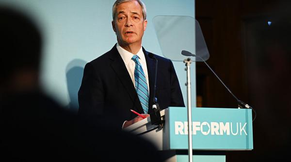 Sondaj: Partidul lui Nigel Farage e pe primul loc în Marea Britanie. Laburiștii și conservatorii, trimiși pe 3-4. Care e vestea bună 