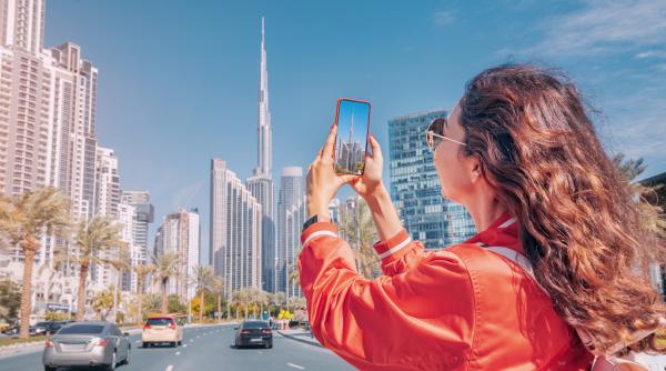 val de ironii catre influencerii francezi stabiliti in dubai dupa izbucnirea razboiului si au creat singuri aceasta problema