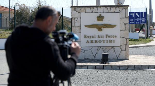 am fugit in miez de noapte un sat din cipru a mai ramas doar cu 30 de oameni dupa ce o drona a lovit baza militara britanica