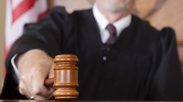 Decizie după 12 ani de la moartea unei copile în spitalul din Huși. Rudele primesc daune morale de 400.000 de euro