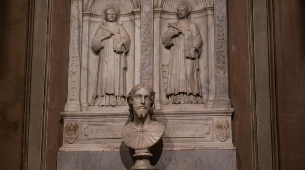 O nouă sculptură atribuită lui Michelangelo a fost descoperită într-o biserică din Roma