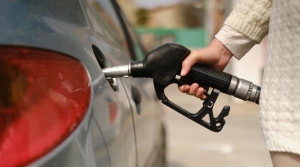 România e al doilea producător de țiței din Europa, dar plătește motorina peste nivelul pieței. Ce spun experții despre prețul corect