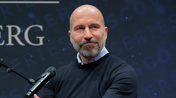 Șeful Uber, Dara Khosrowshahi, respinge echilibrul între viața profesională și personală. Angajații trebuie să răspundă și în weekend