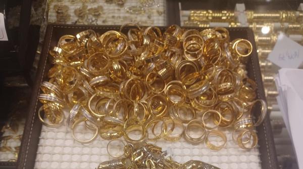 anaf a confiscat 6 kg de aur si diamante fara acte de la o firma din calarasi captura record de 3 7 milioane lei