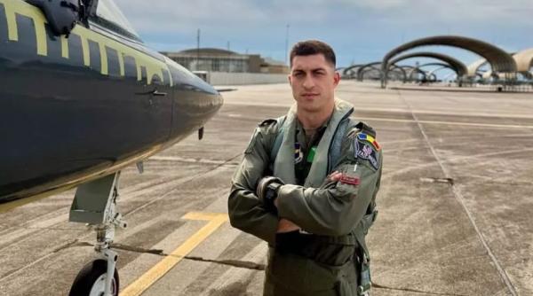 Cel mai tânăr instructor de zbor al NATO este român. Claudiu Fușaru are numai 25 de ani