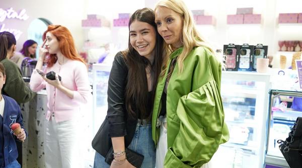 fiica lui victor ponta a ajuns in romania cu un avion de linie daciana ponta datorita voua astazi mi am strans copilul in brate