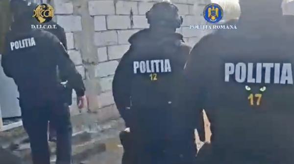 o fata de 13 ani din teleorman a fost traficata de doi baieti de 16 ani dupa ce au recrutat o online detalii socante din ancheta