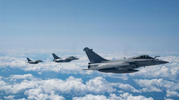 O țară NATO care a fost neutră timp de 50 de ani va permite prezenţa armelor nucleare pe teritoriul său