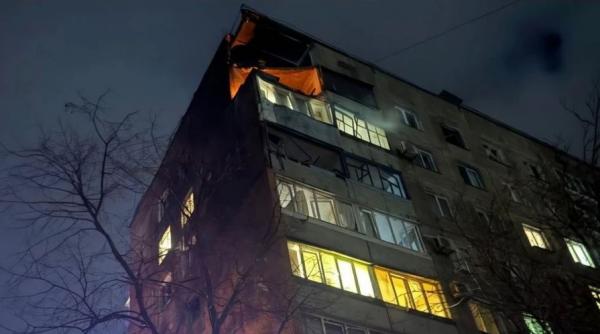 Rusia a lansat un atac cu rachete şi aproape 150 de drone Shahed în Ucraina. Mai multe incendii au afectat blocuri de locuinţe 