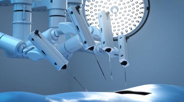 un medic din londra a operat un pacient aflat la 2 400 km distanta folosind un robot chirurgical