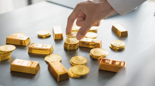 Hong Kong anunță stimulente pentru a atrage rafinatori și comercianți de aur ca să devină un centru financiar global