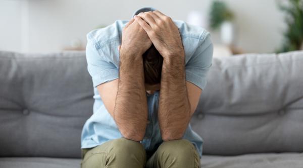 si a ucis copiii si si a luat viata dupa ce a aflat ca sotul ei a murit a doua zi barbatul a aparut viu si plin de regrete