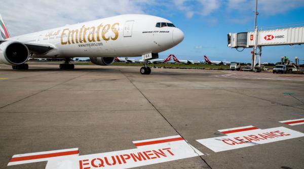 toate zborurile catre si din dubai sunt suspendate dupa ultimele atacuri ale iranului asupra vecinilor anuntul companiei emirates