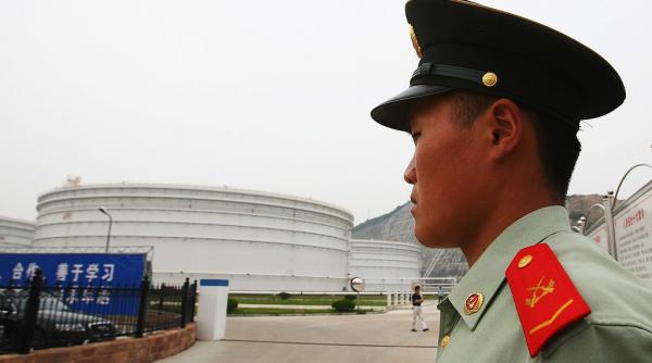 China rezistă șocurilor după creșterea prețului petrolului datorită unui plan construit de 20 de ani. Câte rezerve are Beijingul