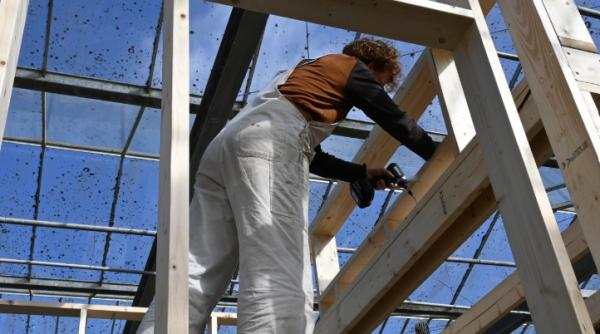 un cuplu fara nicio experienta in constructii si a facut o casa de la zero cu ajutorul chatgpt in olanda au totusi un sfat pretios