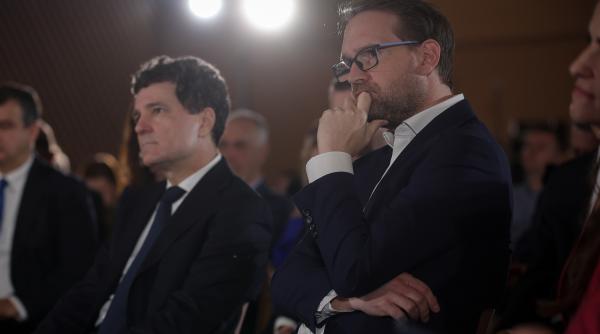 dominic fritz a dezvaluit ca vorbeste cu nicusor dan o data pe saptamana intr o sala securizata ce discutam stim doar el si eu