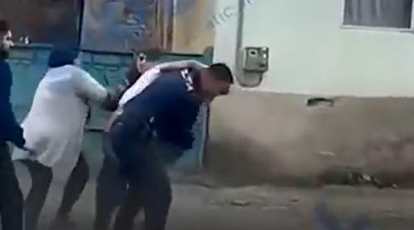 Polițist, bătut în timpul unei misiuni de 8 martie. O femeie ceruse ajutorul