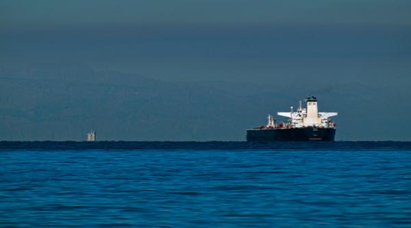 scenariul de cosmar care poate lovi in plin golful persic ce ar insemna scufundarea doar a unui singur petrolier