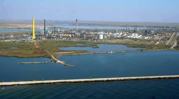 Singura divizie petrochimică din România produce, în premieră, un nou tip de polimer pentru industria auto şi cea alimentară