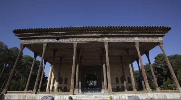 situri istorice vechi de secole din iran grav avariate de razboi palate si gradinile persane incluse in unesco afectate de atacuri