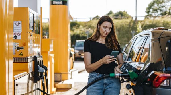 Va reduce eliberarea a milioane de barili din rezervele de petrol prețul carburanților? Experții sunt sceptici