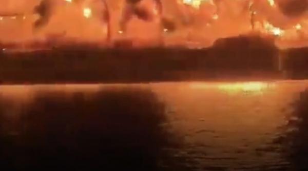 Două petroliere bombardate în apropierea Irakului