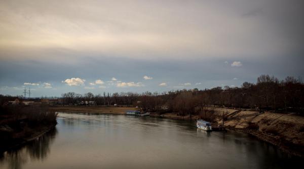 Poluare masivă pe Nistru, după o scurgere de petrol din Ucraina. Republica Moldova cere ajutorul României